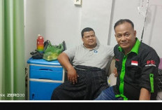 Tunjukkan Kepedulian, Ketua PSI Aceh dan Jajaran Jenguk Rekan Jurnalis Yang Dirawat di RS