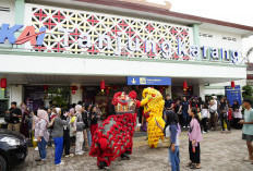 Meriahkan Tahun Baru Imlek, KAI Divre IV Tanjungkarang Hadirkan Atraksi Barongsai