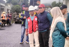 Pengaspalan Jalan Pekon Waspada Disambut Antusias Warga