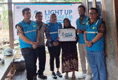 Jelang Hapelnas, Light Up the Dream PLN Hadirkan Listrik Gratis dan Sembako bagi Keluarga di Sabah Balau