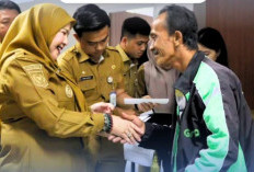 Pemkot Bandar Lampung Salurkan Bansos Rp365 Juta untuk 69 Warga Terdampak Bencana dan Sakit