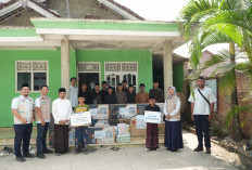 YBM PLN Salurkan Bantuan Pendidikan bagi 13 Santri Terdampak Kebakaran di Pringsewu