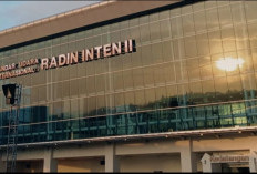 Erupsi Anak Krakatau Ganggu Enam Penerbangan di Bandara Radin Inten II