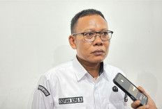 Tegaskan Foto Makan Semobil Hasil AI, Lurah Gunung Sulah Bantah Isu Asmara