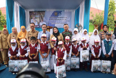 Pemkot Bandar Lampung Bagikan Perlengkapan Sekolah ke 18 Ribu Lebih Siswa SD–SMP