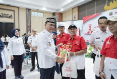Pelantikan Pengurus Baru, PMI Metro Salurkan 70 Paket Bantuan untuk Wartawan