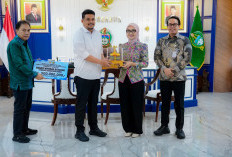 Wagub Lampung Serahkan Bantuan Rp500 Juta untuk Korban Bencana Tapsel,Disaksikan Gubernur Sumut