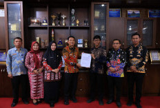 Raih Prestasi Tingkat Internasional, 4 Pelajar SMKN 1 Liwa Terima Penghargaan dari Parosil