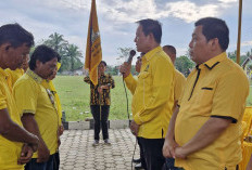 Darlian Pone Lantik Ketua PK Terpilih Hasil Muscam Partai Golkar Negeri Agung