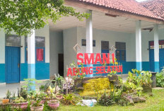 Meja Rusak Hingga Plafon Bocor, Publik Tuding Pengelolaan Dana BOS SMAN 1 Abung Selatan Bermasalah