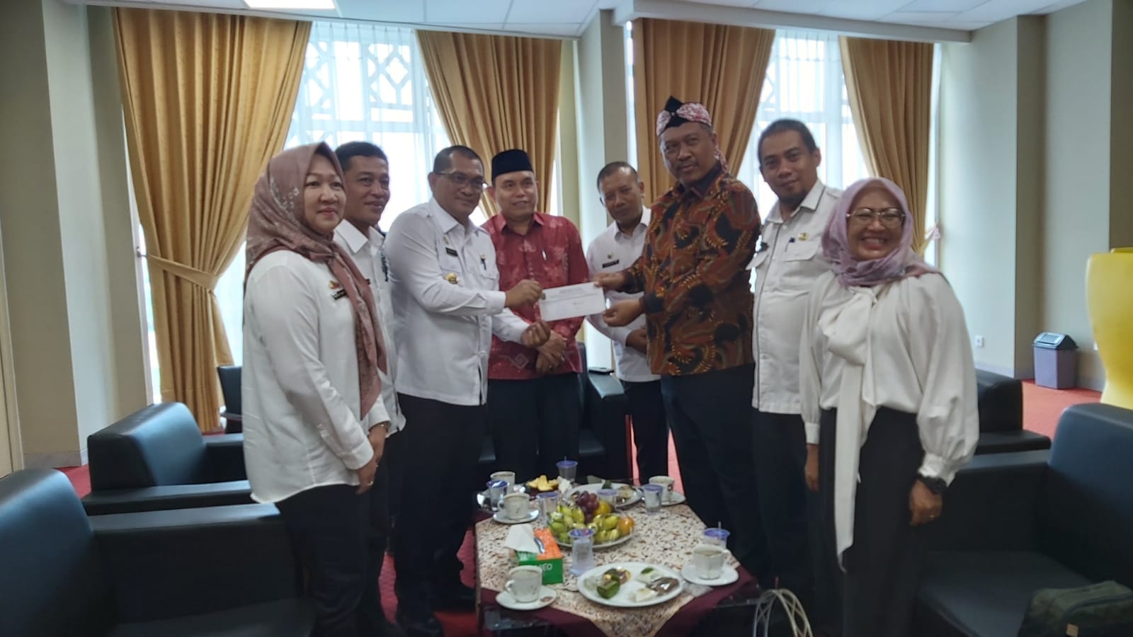 Pemprov Lampung Serahkan Surat Audensi dengan Mensos, Terkait Usulan Calon Pahlawan Nasional KH. Ahmad Hanafia