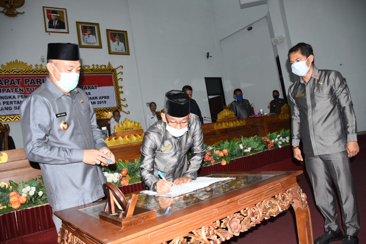 Bupati H.Umar Ahmad Apresiasi DPRD Tubaba atas Pengesahan LPj Pelaksanaan APBD TA.2019