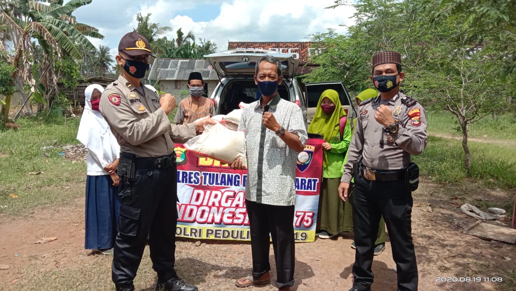 HUT RI Ke75 Polres Tubaba Distribusikan 2,5 Ton Beras Untuk Kaum Duafa & Anak Yatim Piatu