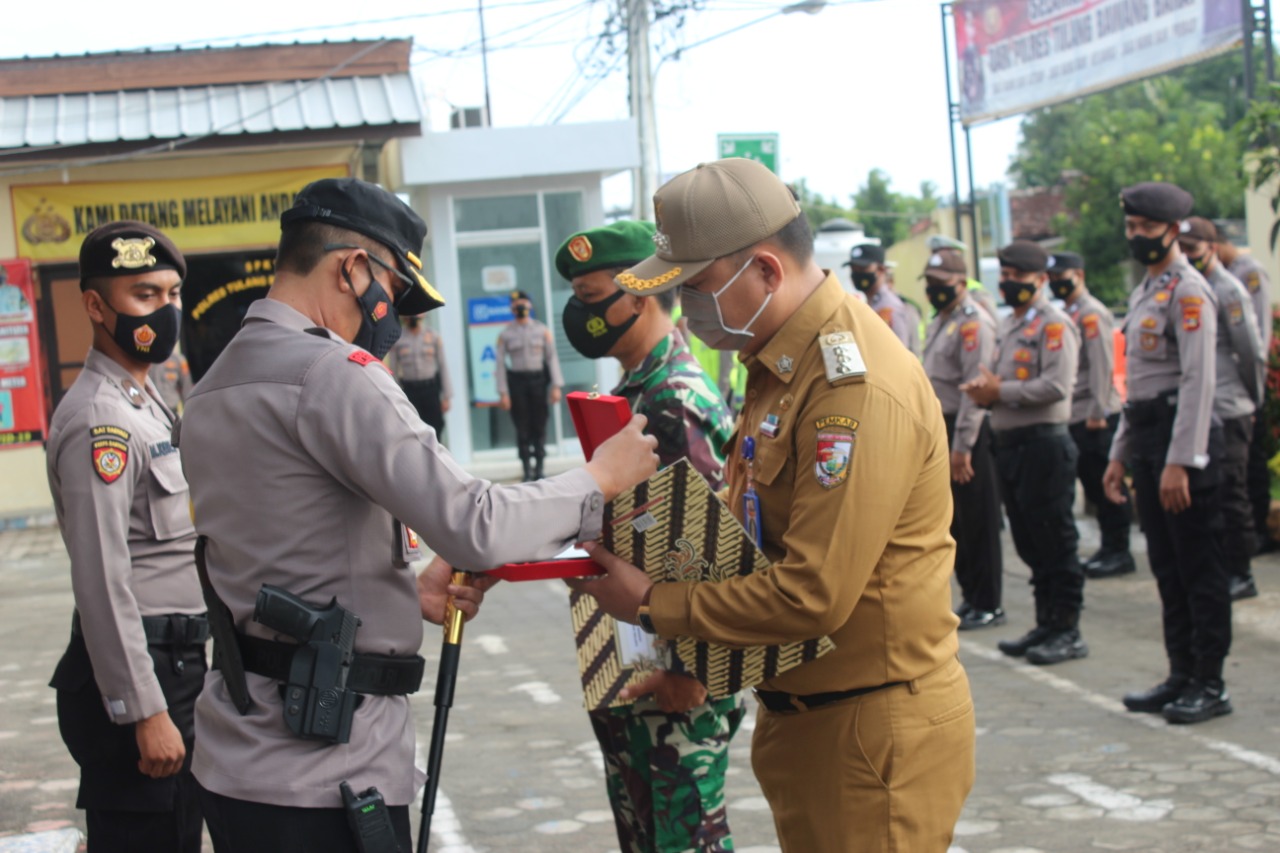 Camat Achmad Nazaruddin Raih Penghargaan Kapolres Tubaba