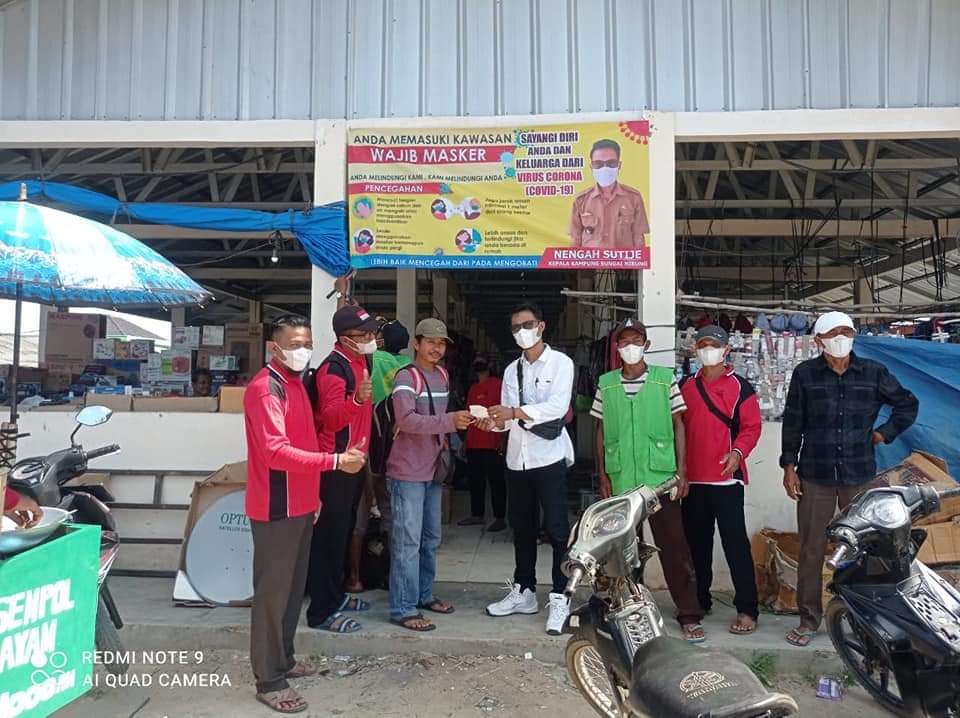 Nengah Sutije Bagikan 1.000 Masker Untuk Masyarakat Kampung Sungai Nibung