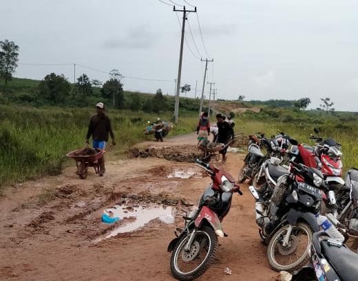 Akses Jalan Menuju Kecamatan di Tulangbawang Terputus