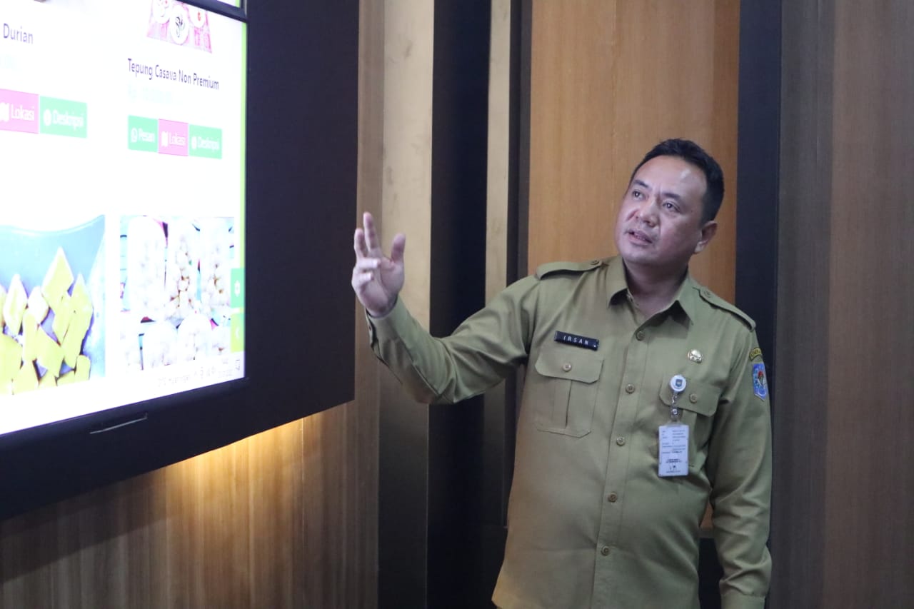 Kepala Balai PemDes Ditjen Bina PemDes Kemendagri tinjau E-Samdes dan Smart Village di Lampung Tengah