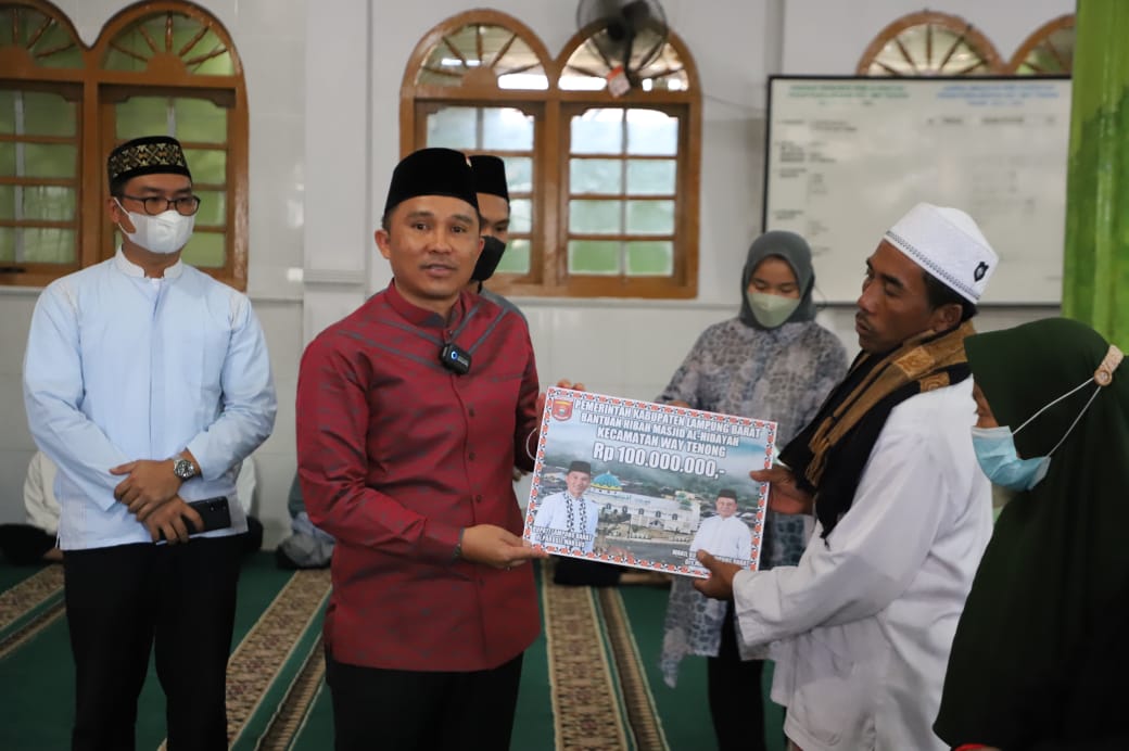 Implementasi Pitu Program Iman dan Taqwa, Parosil Serahkan Bantuan Pembangunan Masjid