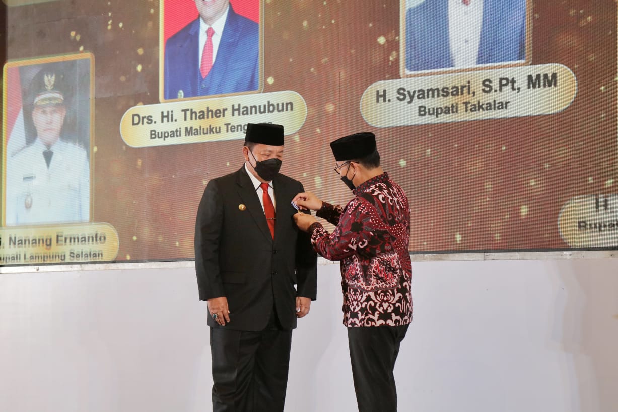 Gubernur Lampung Arinal Djunaidi dan Ketua TP. PKK Provinsi Lampung Raih Penghargaan Manggala Karya Kencana 20