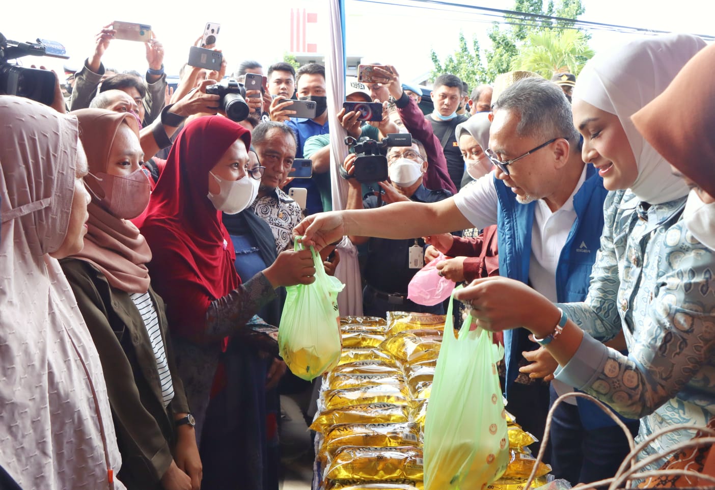 Menteri Perdagangan Tinjau Pasar Murah di Wilayah Kota Bandar Lampung, Pastikan Ketersediaan Minyak dan Harga 