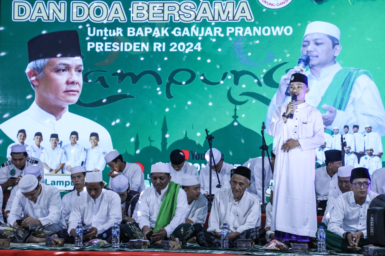 Deklarasikan Dukungan untuk Ganjar, Ribuan Santri, Habib hingga Ulama di Lampung Lantunkan Sholawat dan Doa un