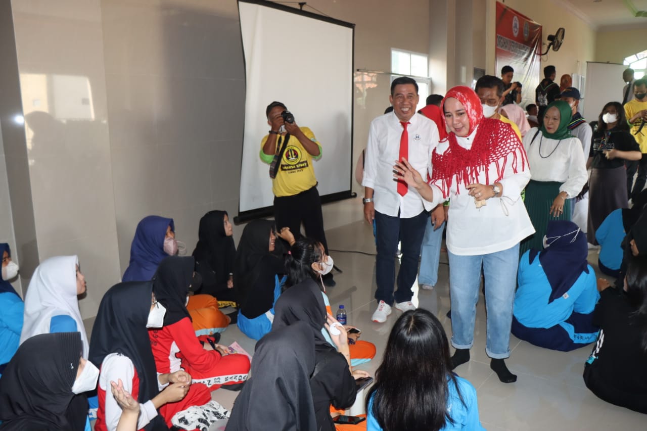 Ketua PMI Provinsi Lampung Tinjau Bakti Sosial Donor Darah Di SMA Negeri 1 Bandar Lampung Meriahkan HUT RI ke-
