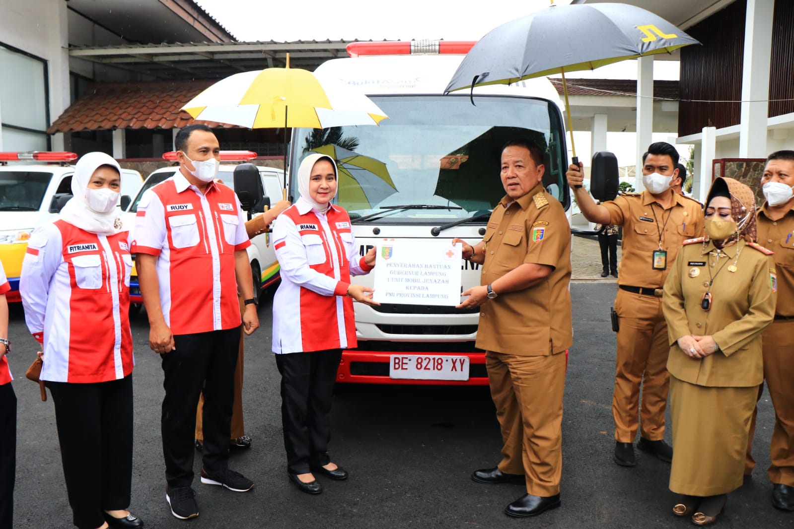 Gubernur Arinal Djunaidi Serahkan Bantuan Mobil Ambulan Jenazah Kepada PMI Provinsi Lampung