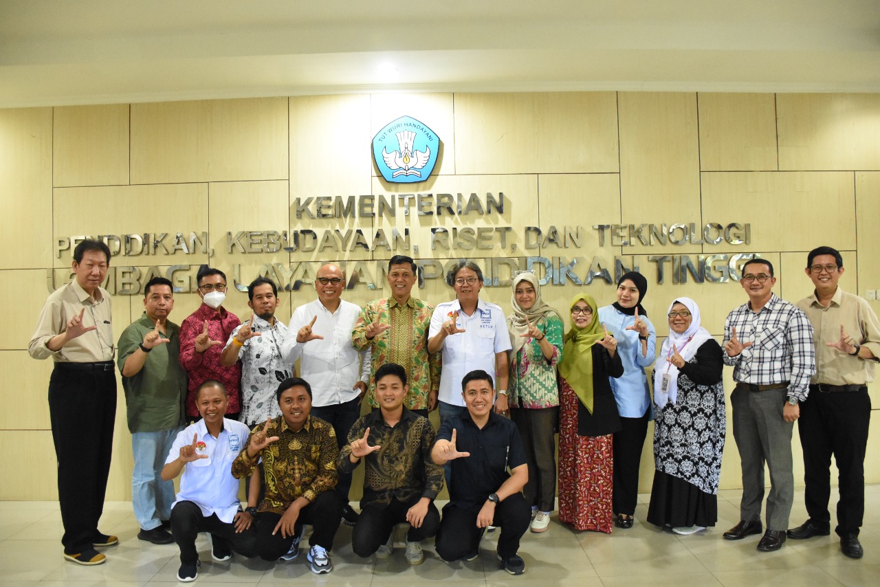 IIB Darmajaya Dukung Kolaborasi DPP Apindo Lampung dan Coca-Cola Europacific Partners Indonesia dalam Implemen