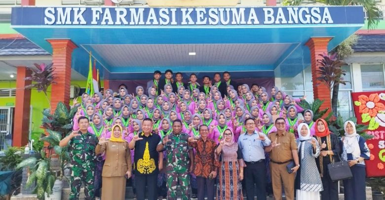 72 Wisudawan SMK Farmasi Kesuma Bangsa Bandarlampung Dikukuhkan sebagai Asisten Tenaga Teknis Kesehatan